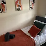 College Road, Birmingham M5 M6, 3 Bedrooms Parking Garden