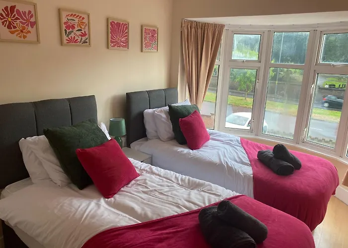 College Road, Birmingham M5 M6, 3 Bedrooms Parking Garden